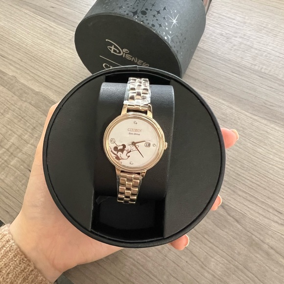 Citizen Disney Minnie Mouse Watch with 31MM Diamond Dial - Picture 3 of 11